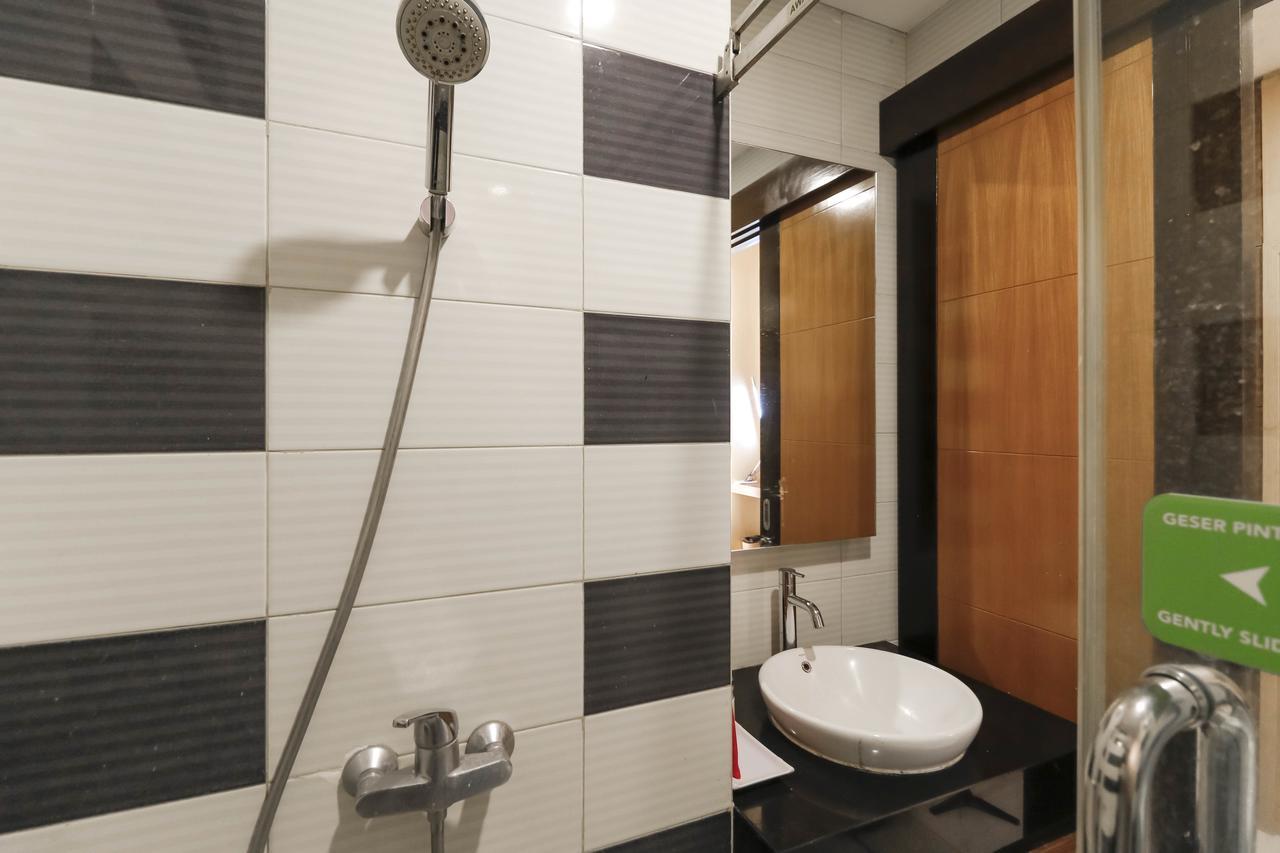 Hotel Reddoorz Near Roxy à Jakarta Extérieur photo