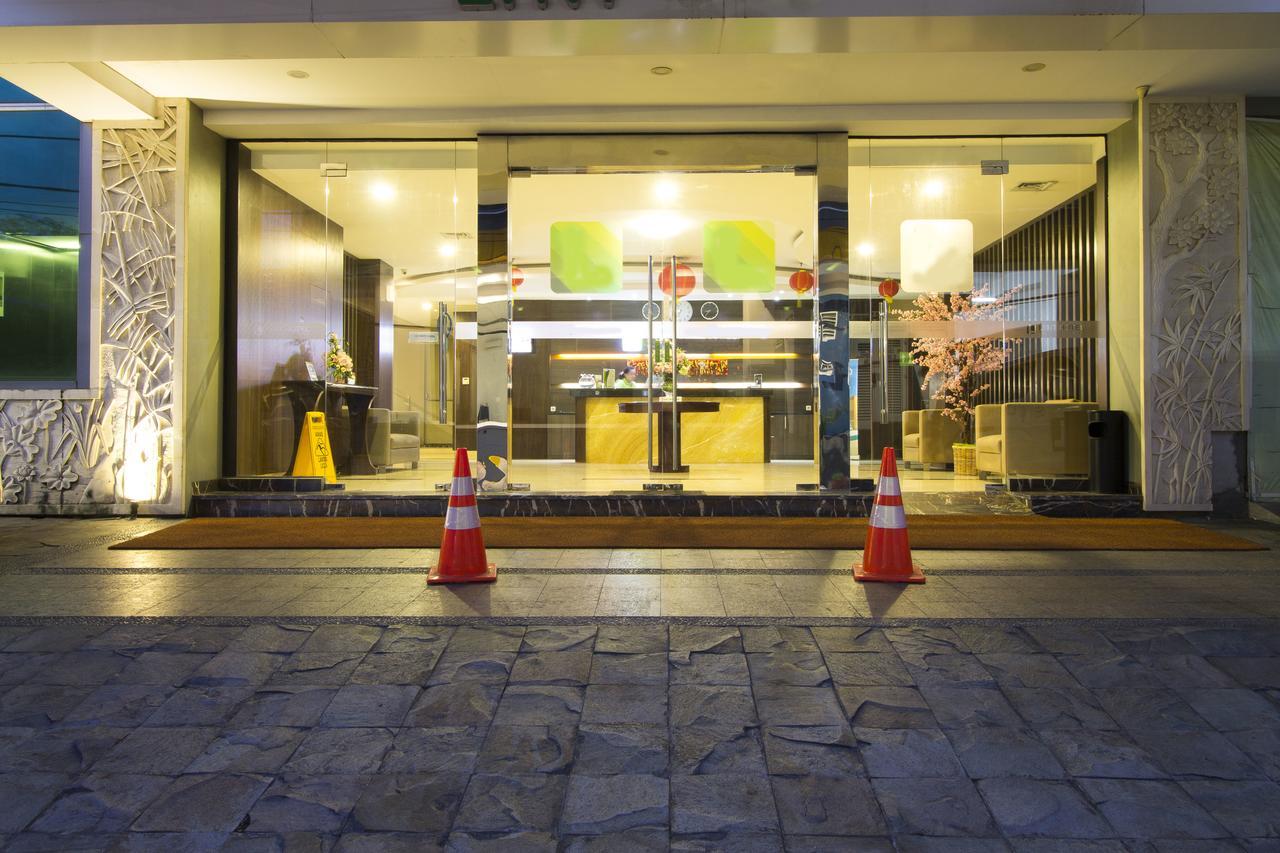 Hotel Reddoorz Near Roxy à Jakarta Extérieur photo