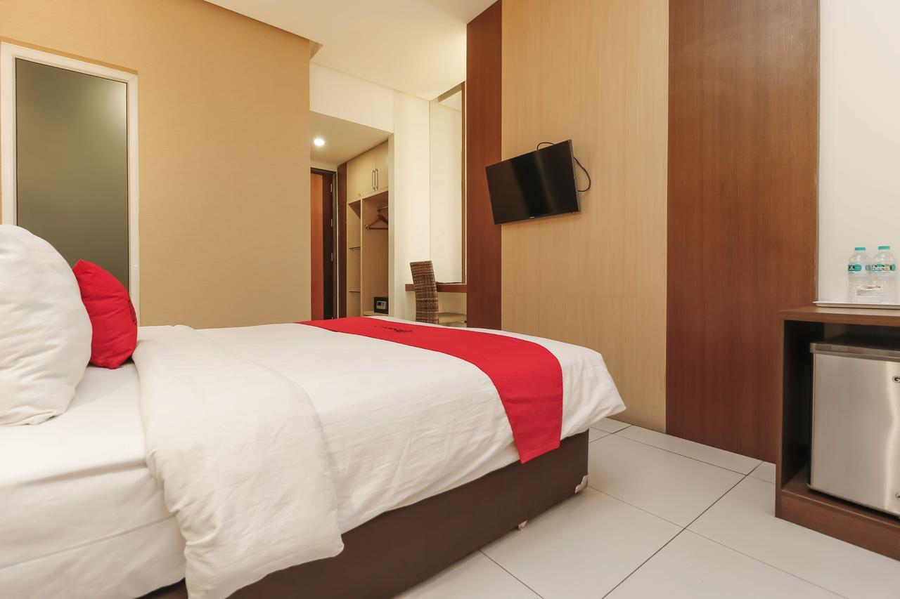 Hotel Reddoorz Near Roxy à Jakarta Extérieur photo