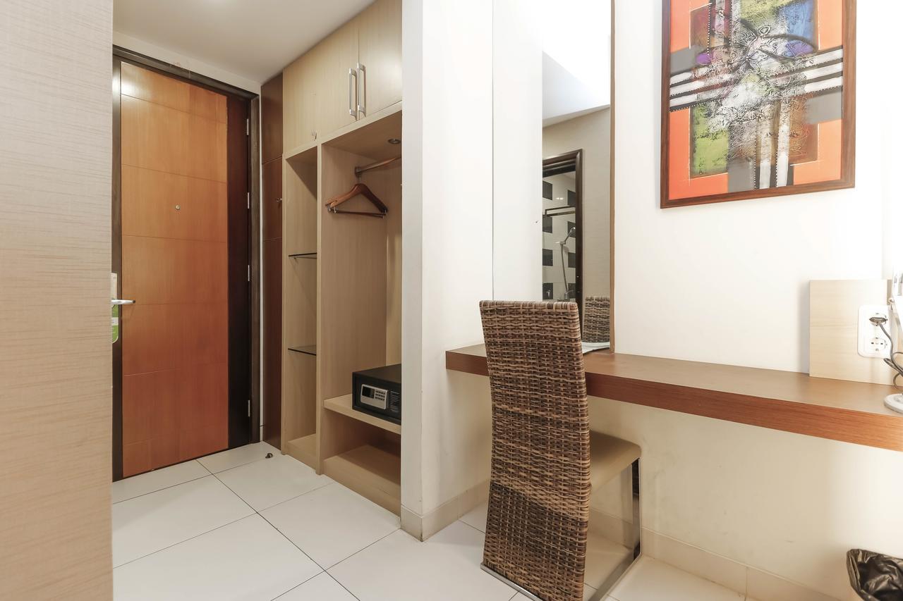 Hotel Reddoorz Near Roxy à Jakarta Extérieur photo