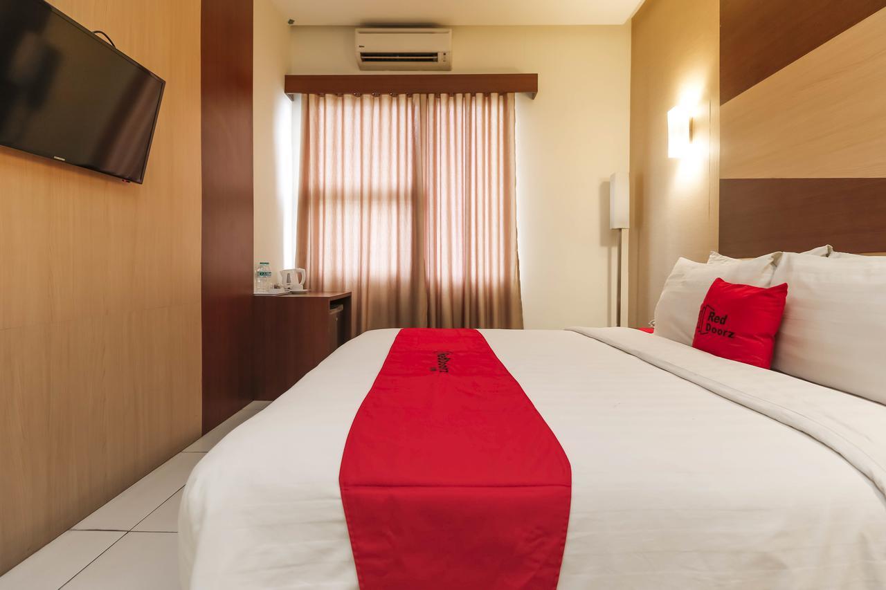 Hotel Reddoorz Near Roxy à Jakarta Extérieur photo